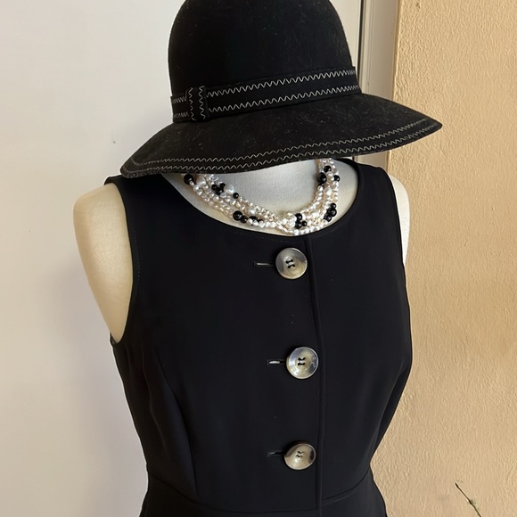 Tahari Dresses & Skirts - Tahari Arthur S. Levine black dress Size 6🌹